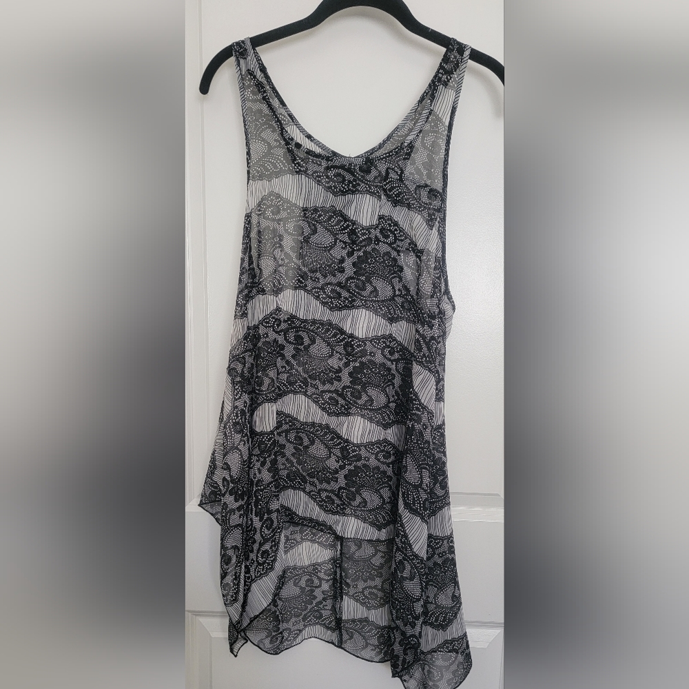 Pretty Angel black floral blouse, sz. Medium, black/gray